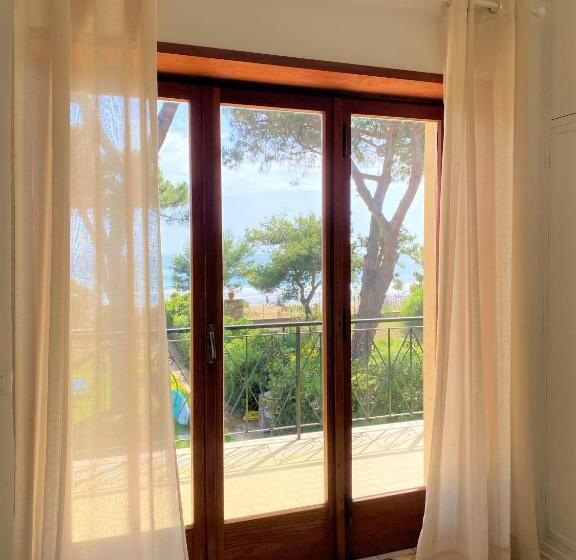 اتاق لوکس با چشم‌انداز دریا, Villa Luisa B&b
