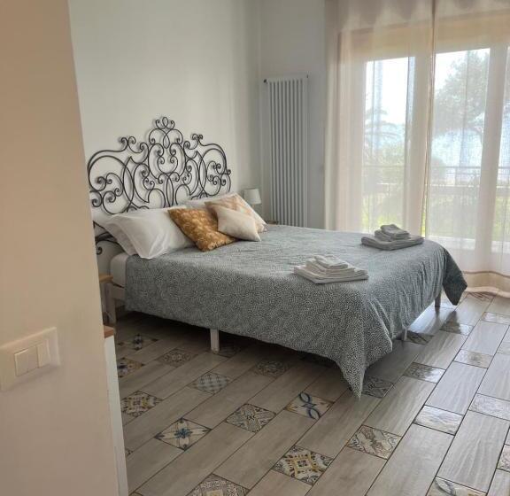 اتاق لوکس با چشم‌انداز دریا, Villa Luisa B&b
