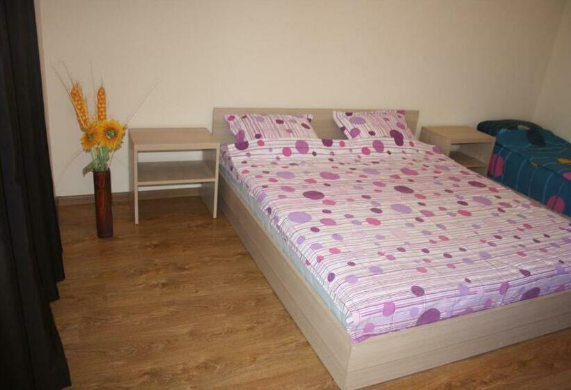 Трехместный Номер Стандарт с Балконом, Family Hotel Akra