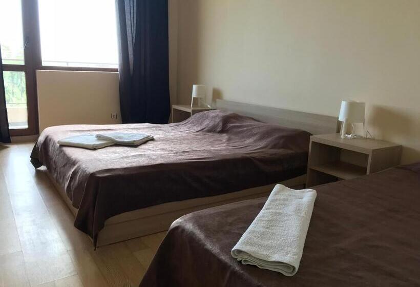Трехместный Номер Стандарт с Балконом, Family Hotel Akra