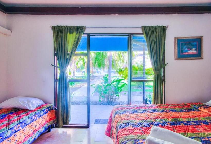 اتاق خانوادگی, Beach Break Resort