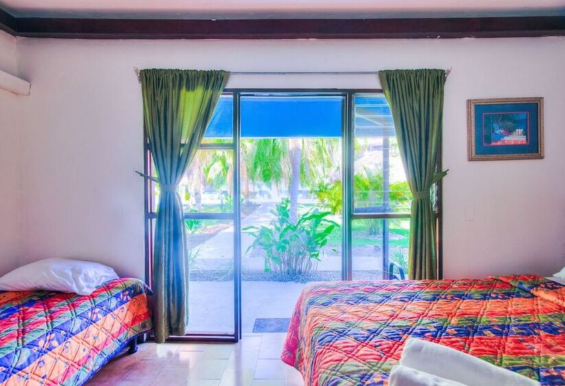 اتاق خانوادگی, Beach Break Resort