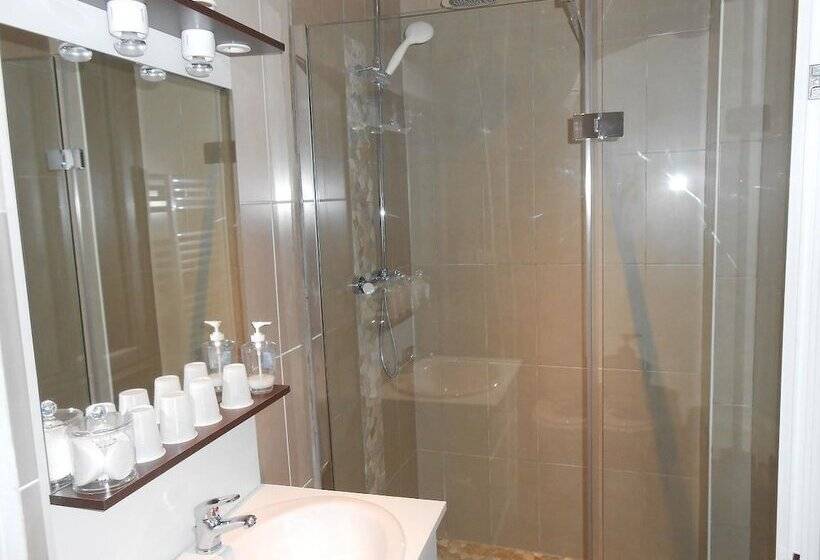 اتاق خانوادگی, B&b La Maison D Olivier