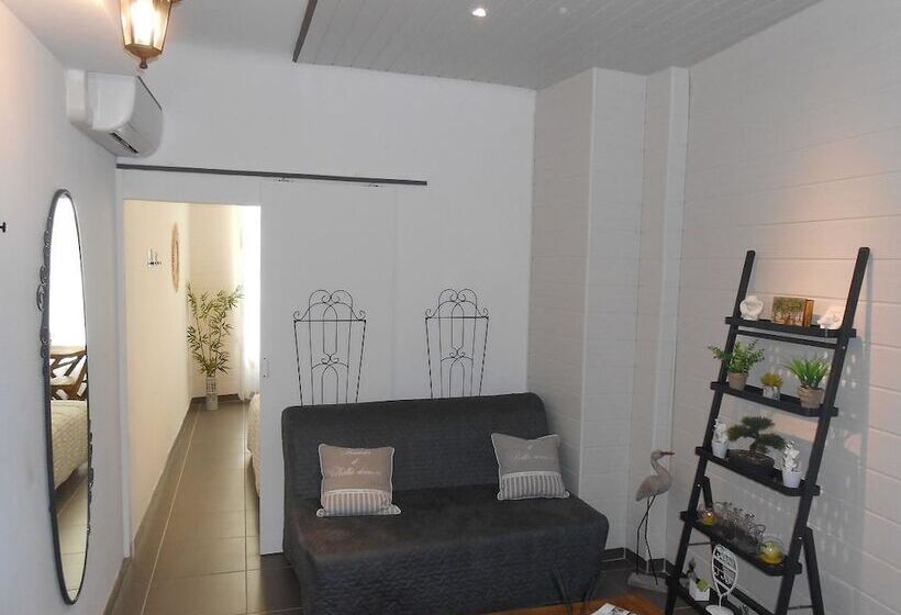 اتاق خانوادگی, B&b La Maison D Olivier