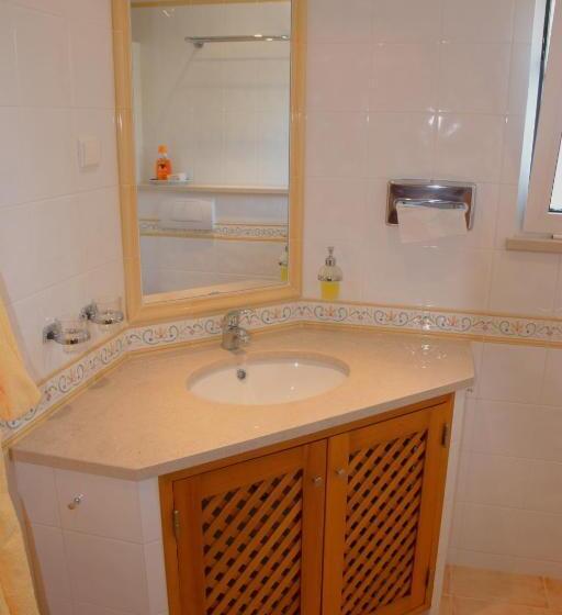 اتاق لوکس, Vila Florina