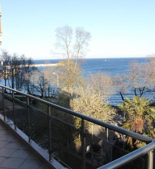 Семейный Номер Вид на Море, Guest House Dara