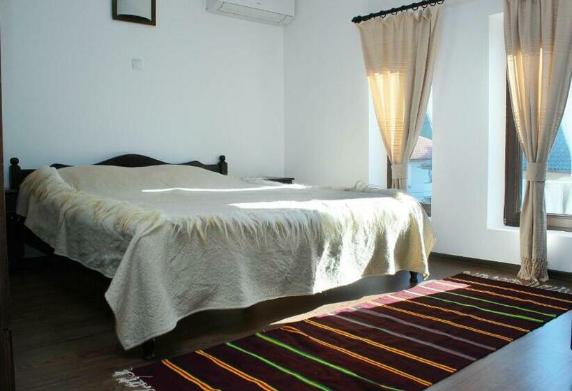 Номер Стандарт с Балконом, Topalovi Guest House