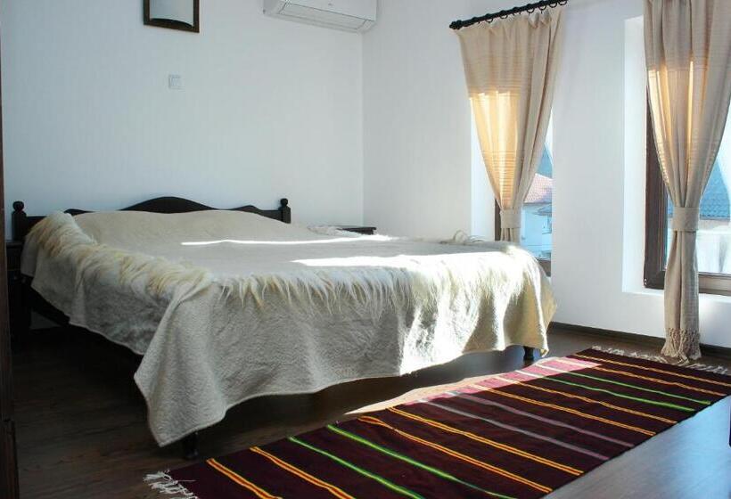 Семейный Номер, Topalovi Guest House
