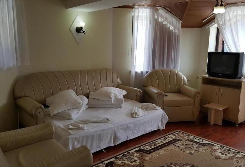 اتاق سه‌نفرۀ استاندارد با سرویس بهداشتی بیرون از اتاق, Vila Alunis