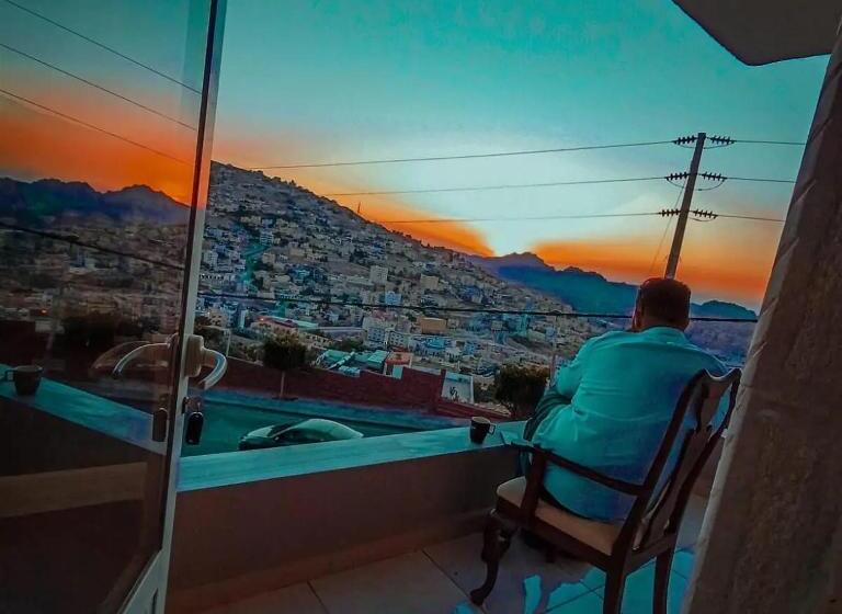 اتاق استاندارد با بالکن, Over Mountains
