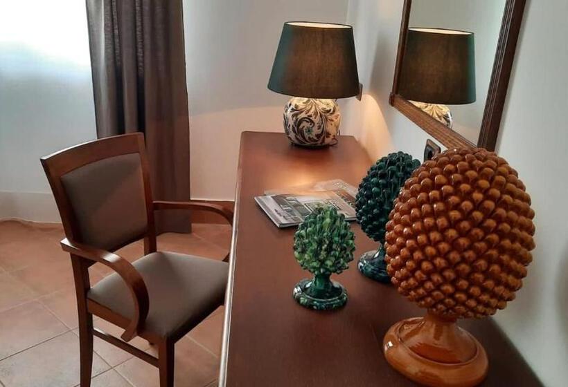 اتاق لوکس سه تخته, Al Balhara Resort