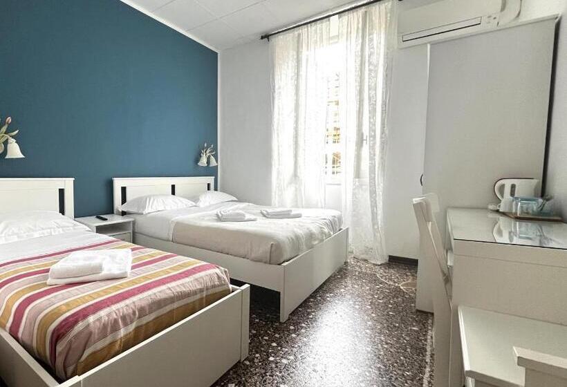 اتاق ساده سه‌ نفره, Baia Di Levanto