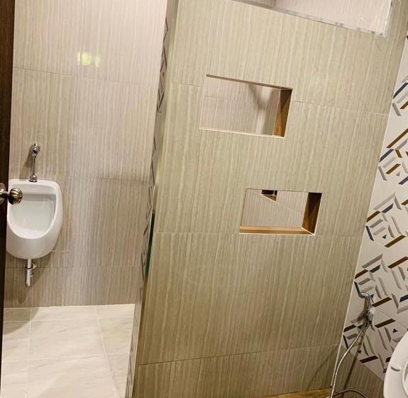 اتاق لوکس, โรงแรมมาลินี
