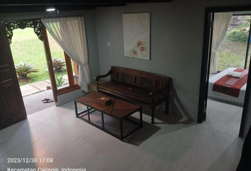 Семейный Номер Вид на Сад, The Village Resort Bogor