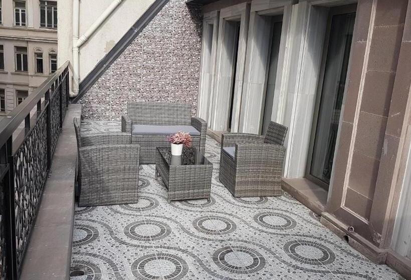 سوئیت با بالکن, Manesol Boutique Galata