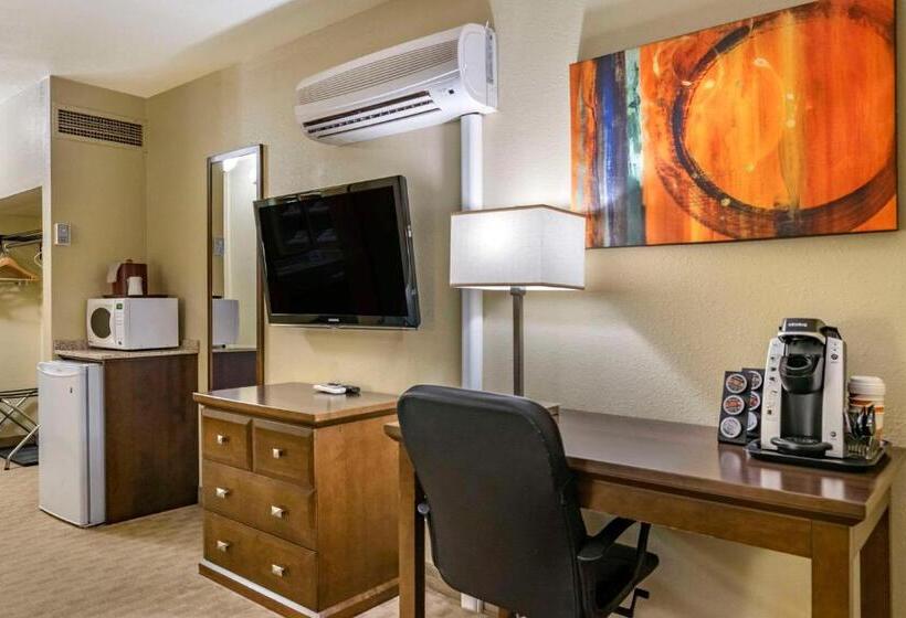 Номер Deluxe, Quality Inn & Suites