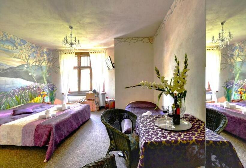 Habitación Triple Estándar, Rezydencja Biały Jar