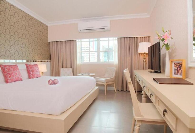 اتاق سوپریور با تخت بزرگ, The Raya Surawong Bangkok