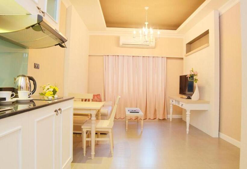 سوییت اجرایی, The Raya Surawong Bangkok