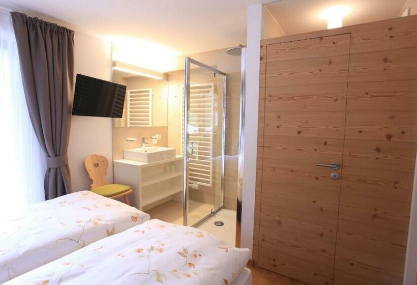 Quarto Estandar, Garni Tramans
