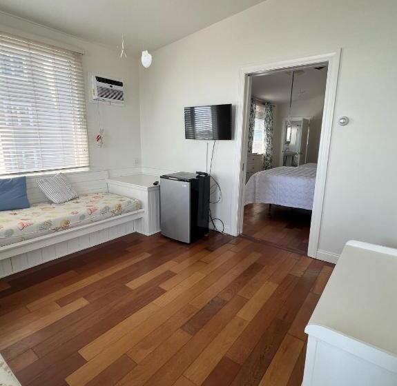 스위트, Inkwell Beach Cottage