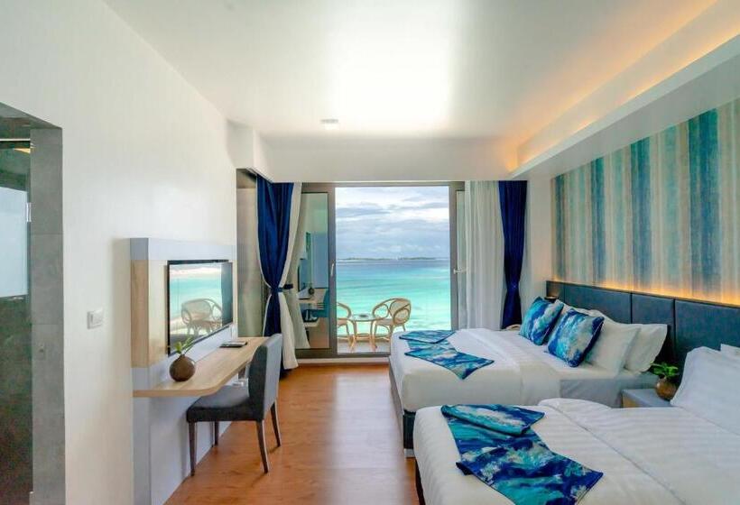 اتاق لوکس با بالکن و چشم‌انداز دریا, Arena Beach