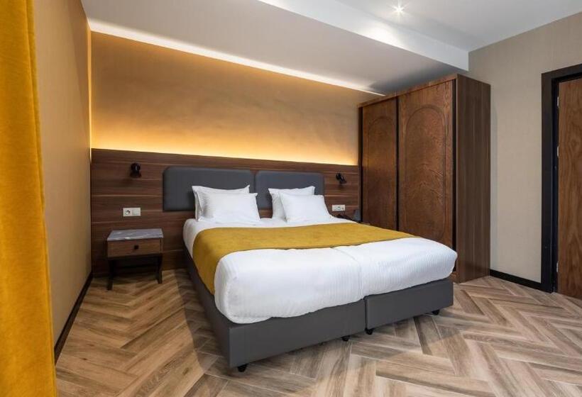 سوییت جونیور با بالکن, Komorebi Bakuriani Resort
