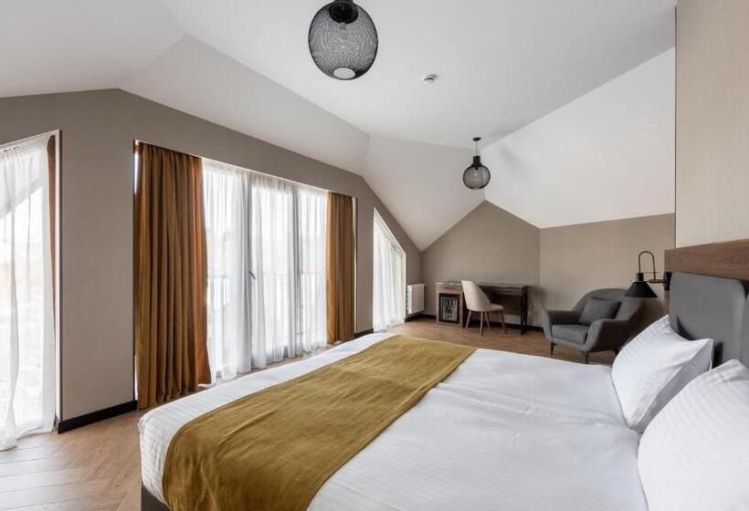 سوئیت پرزیدنت, Komorebi Bakuriani Resort