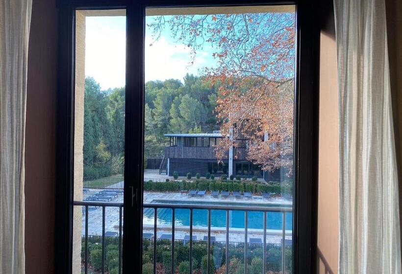 Полулюкс, Domaine De Manville