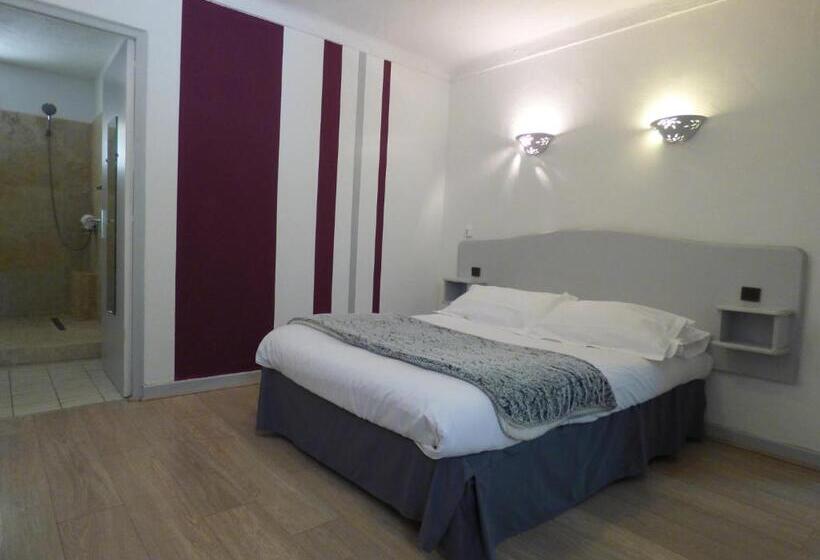 Standard Triple Room with Terrace, Hôtel Lou Caleù Restaurant Le Rocher Des Abeilles