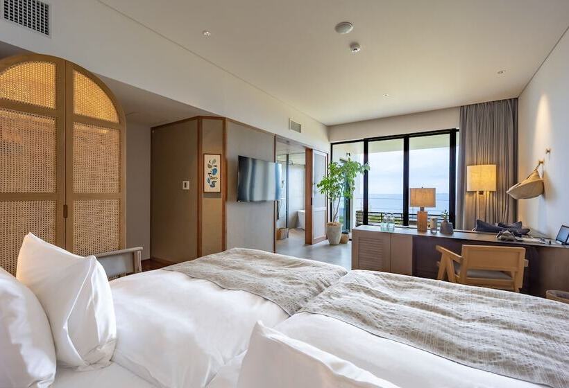 اتاق استاندارد با چشم‌انداز دریا, One Suite The Grand
