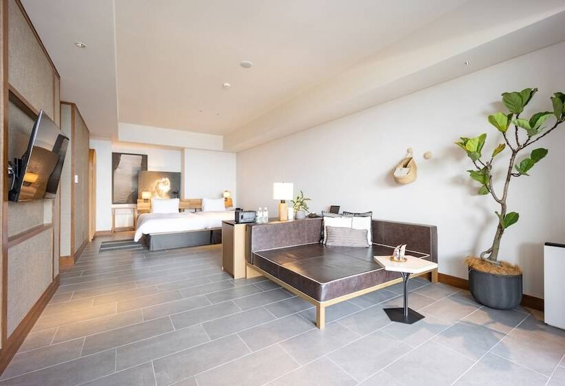 سوییت با چشم‌انداز دریا, One Suite The Grand