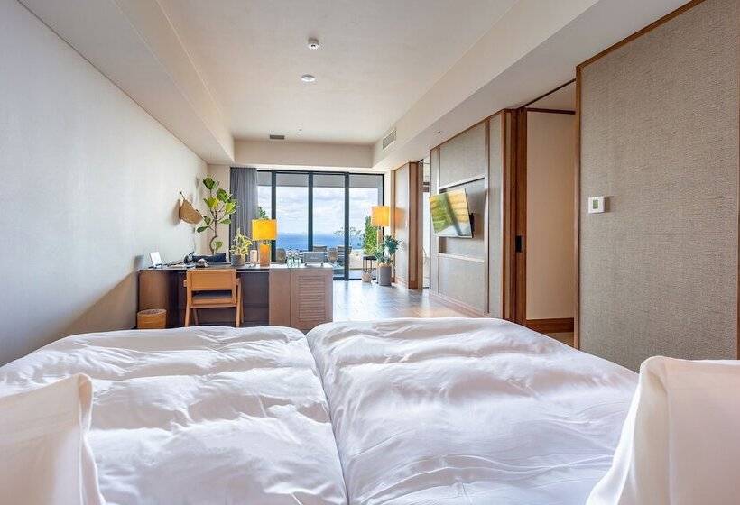 سوییت با چشم‌انداز دریا, One Suite The Grand