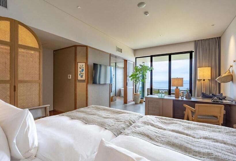 اتاق استاندارد با چشم‌انداز دریا, One Suite The Grand