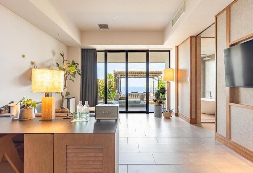 سوییت با چشم‌انداز دریا, One Suite The Grand