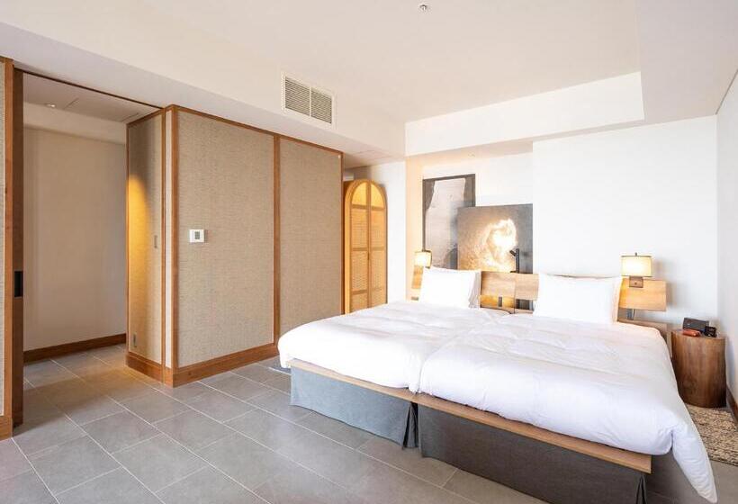 سوییت با چشم‌انداز دریا, One Suite The Grand