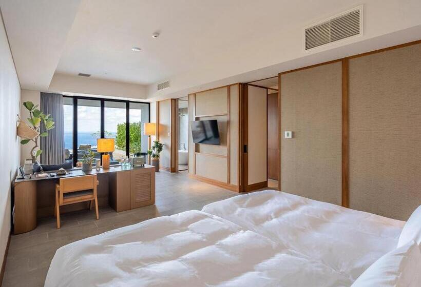 سوییت با چشم‌انداز دریا, One Suite The Grand