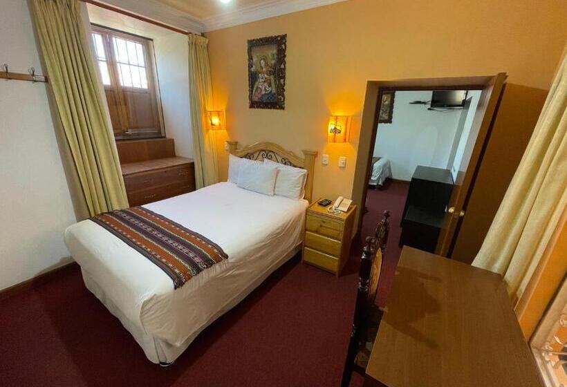 标准三人间, Rojas Inn