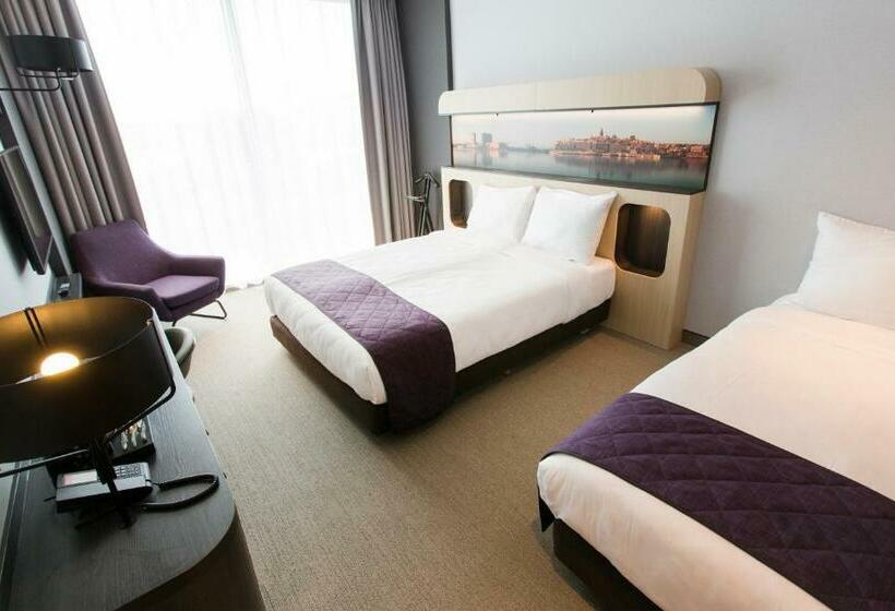 Standard Triple Room, Corendon Amsterdam Newwest, A Tribute Portfolio
