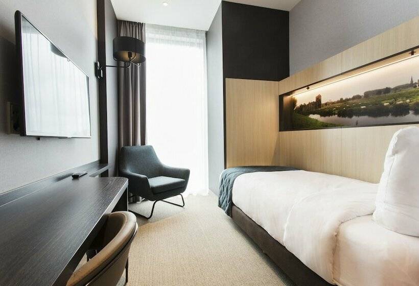 Standard Single Room, Corendon Amsterdam Newwest, A Tribute Portfolio