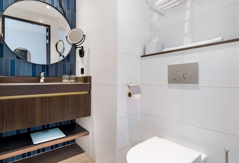 Standard Room, Corendon Amsterdam Newwest, A Tribute Portfolio
