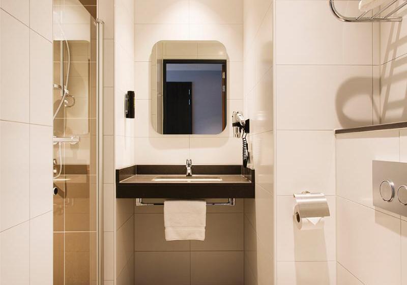 Standard Room, Corendon Amsterdam Newwest, A Tribute Portfolio