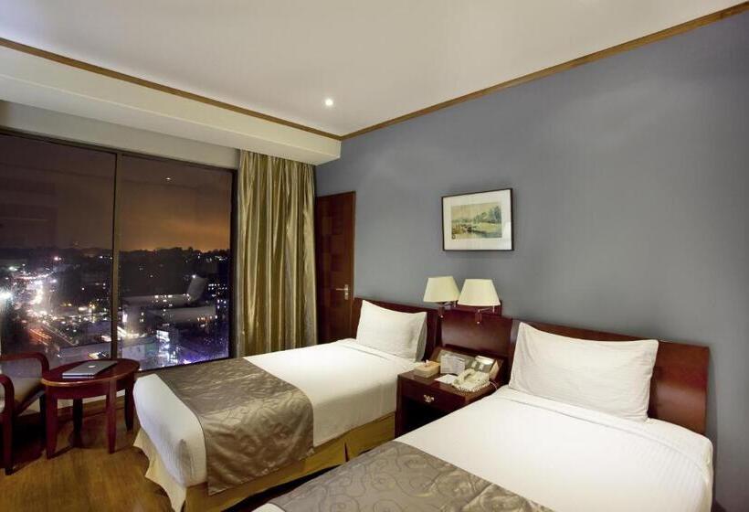 Номер Executive, The Peninsula Chittagong Limited