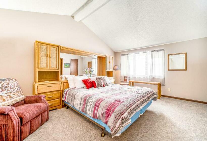 침실 2개 아파트, Granby Condo With Views