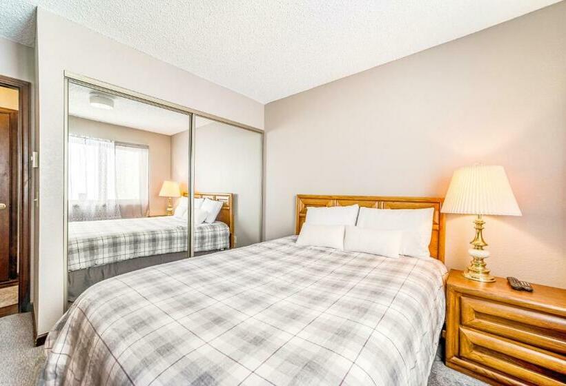 침실 2개 아파트, Granby Condo With Views