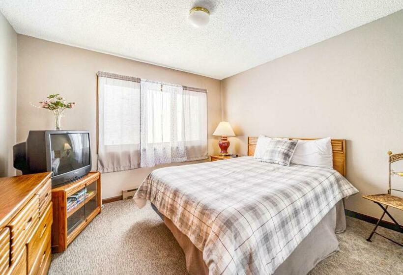 침실 2개 아파트, Granby Condo With Views
