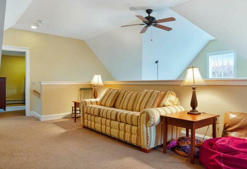 Дом 3 Спальни, Castle Hill Condo