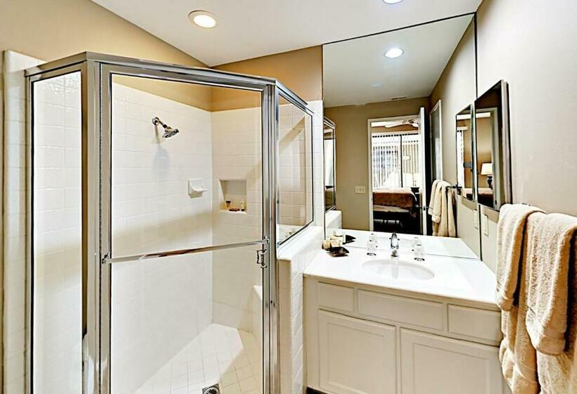 Апартаменты 3 Спальни, Southern Hills Charm Permit# 65256