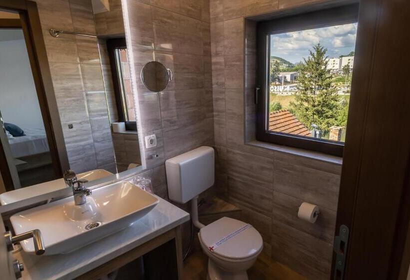 اتاق استاندارد چهارنفره با بالکن, Verdi Rooms
