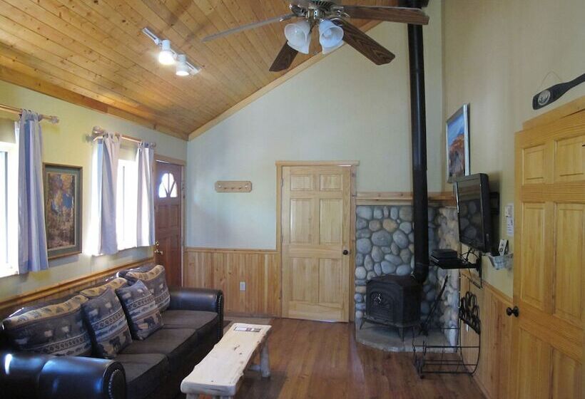 Хижина, Convict Lake Resort
